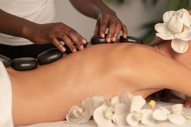 Massagem modeladora corporal — Studio B salão de beleza Itaipu
